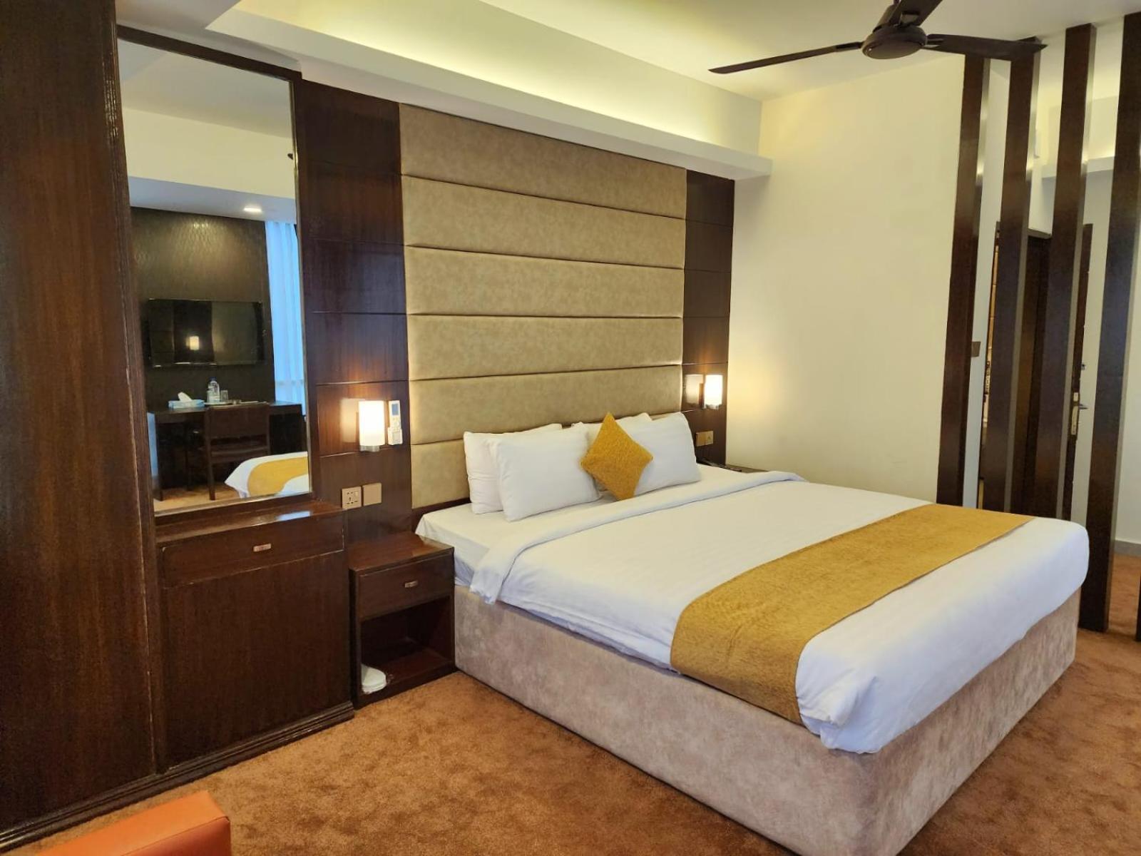 White Park Hotel & Suites Chittagong Eksteriør billede