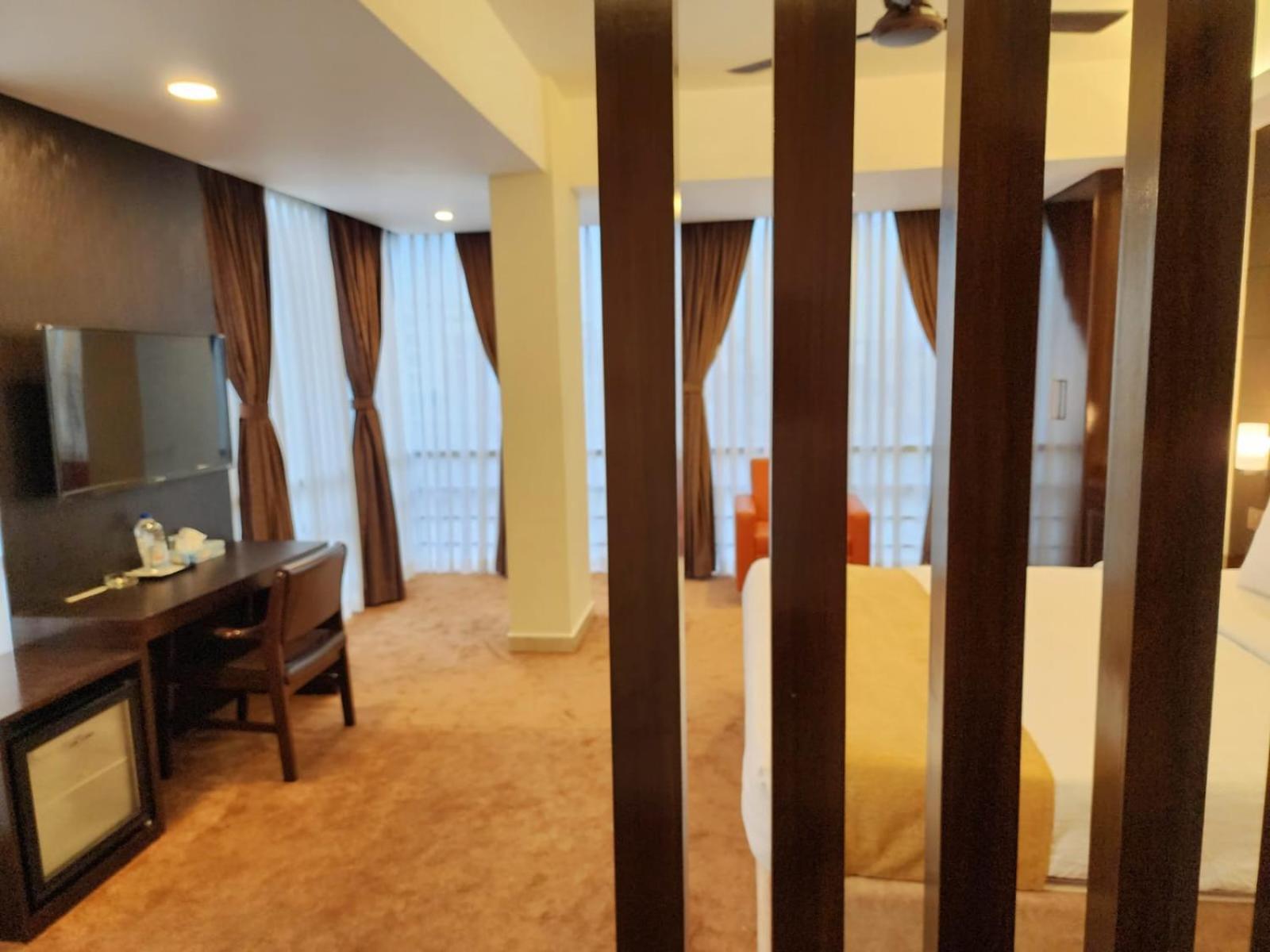 White Park Hotel & Suites Chittagong Eksteriør billede
