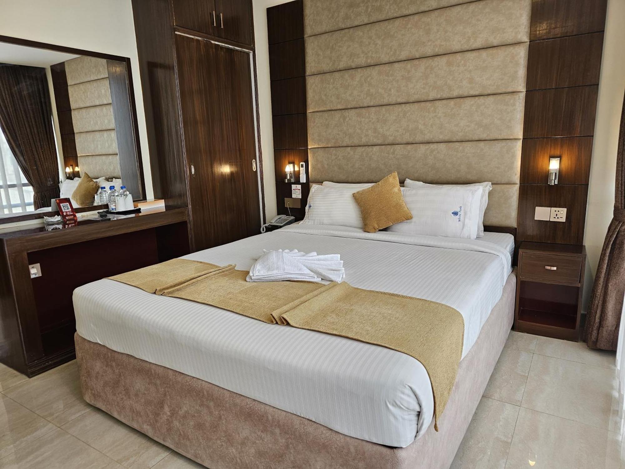 White Park Hotel & Suites Chittagong Eksteriør billede