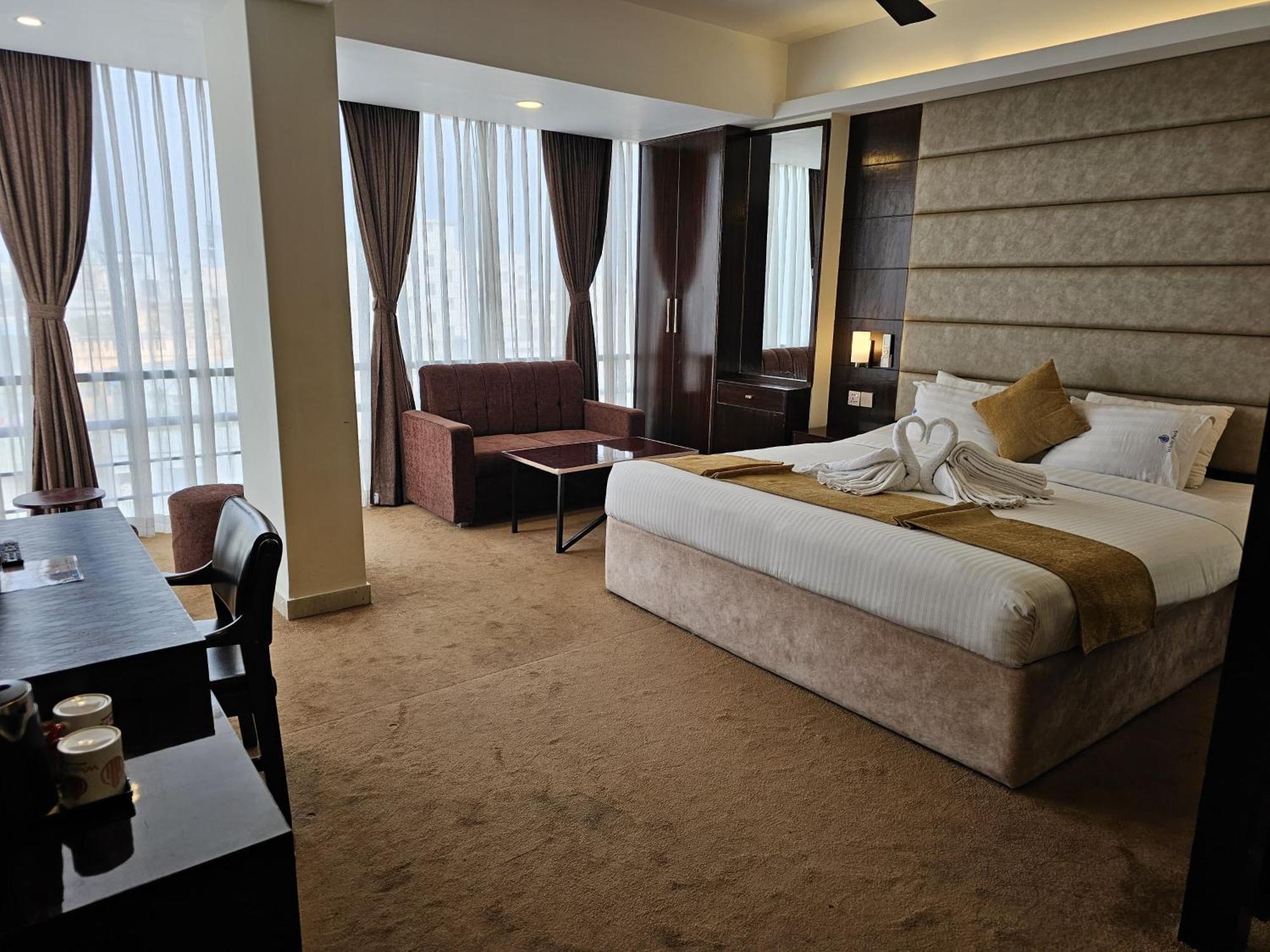 White Park Hotel & Suites Chittagong Eksteriør billede