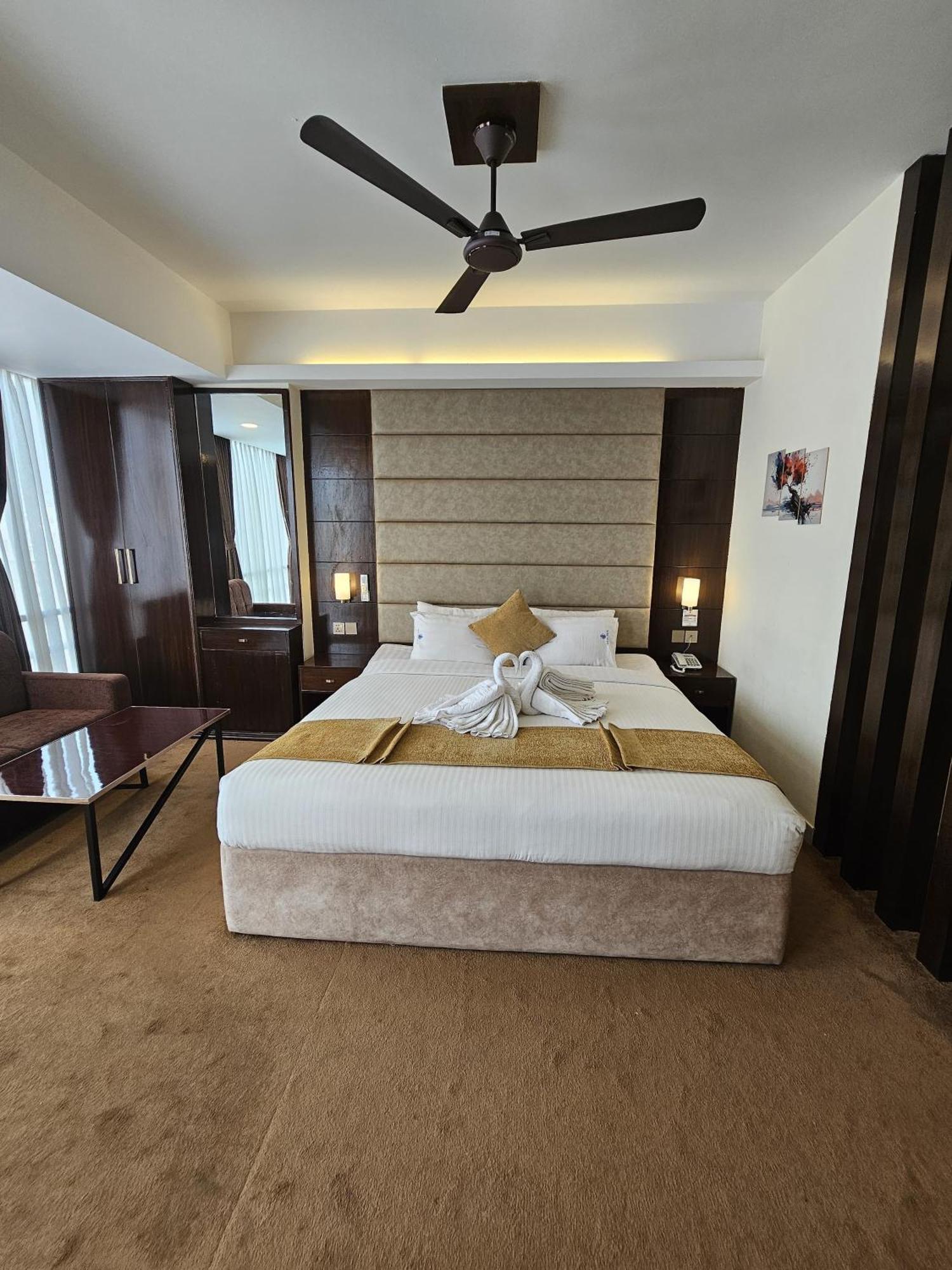 White Park Hotel & Suites Chittagong Eksteriør billede
