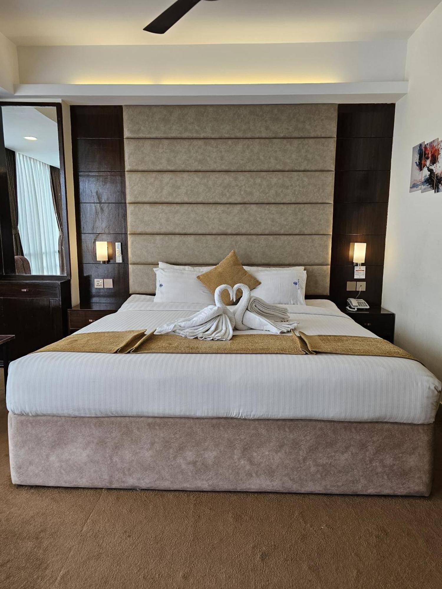White Park Hotel & Suites Chittagong Eksteriør billede